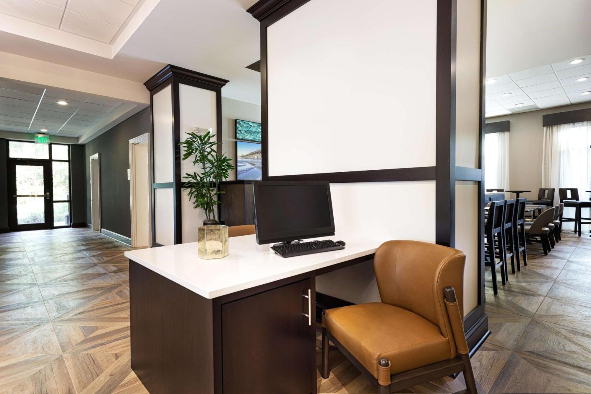 Doubletree By Hilton Charleston Mount Pleasant Hotel Exterior photo